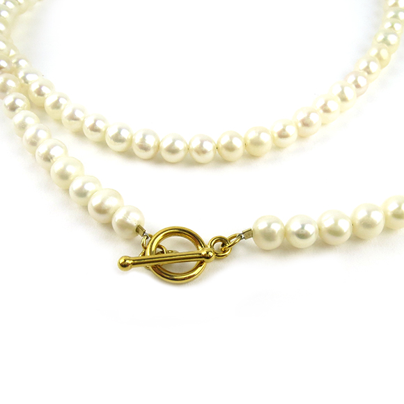 Moon and Lola - Biltmore Monogram Necklace clasp