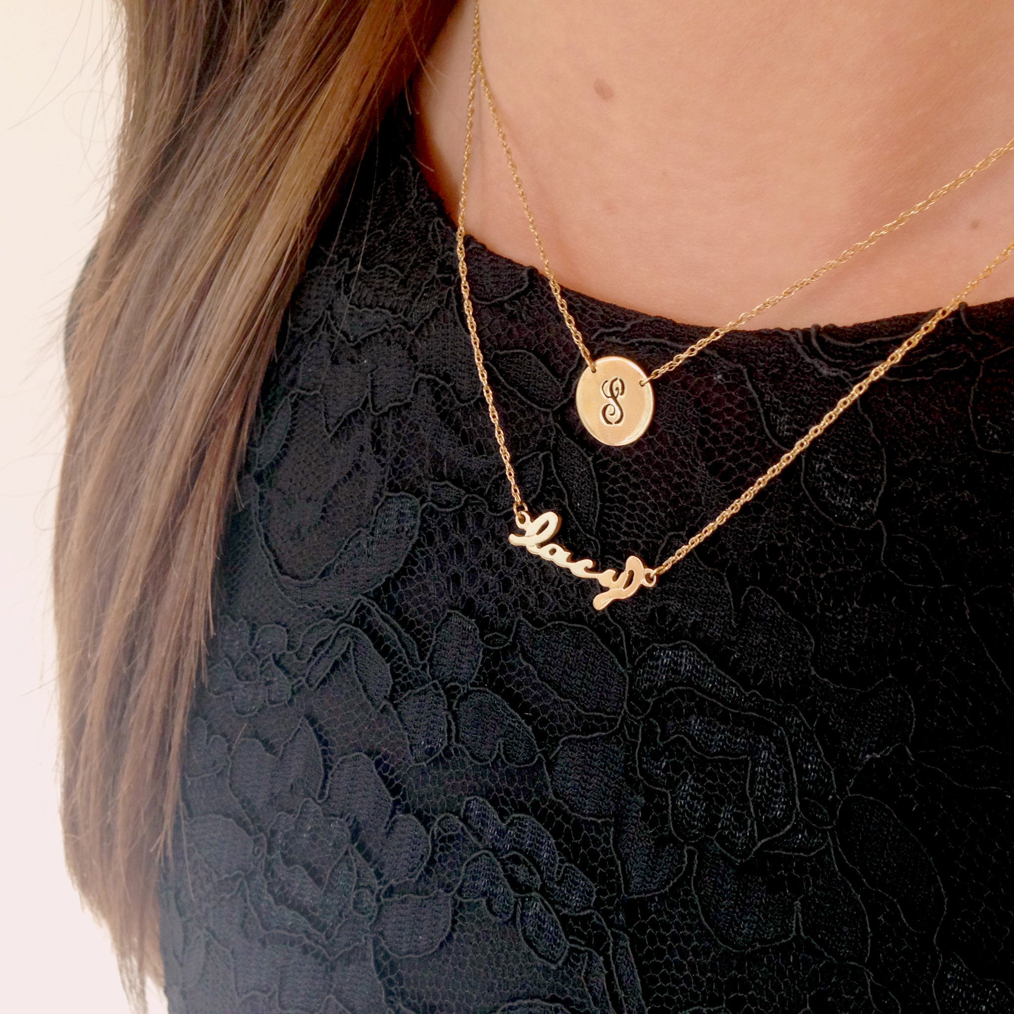 Moon and Lola -Metal Nameplace Necklace on Model